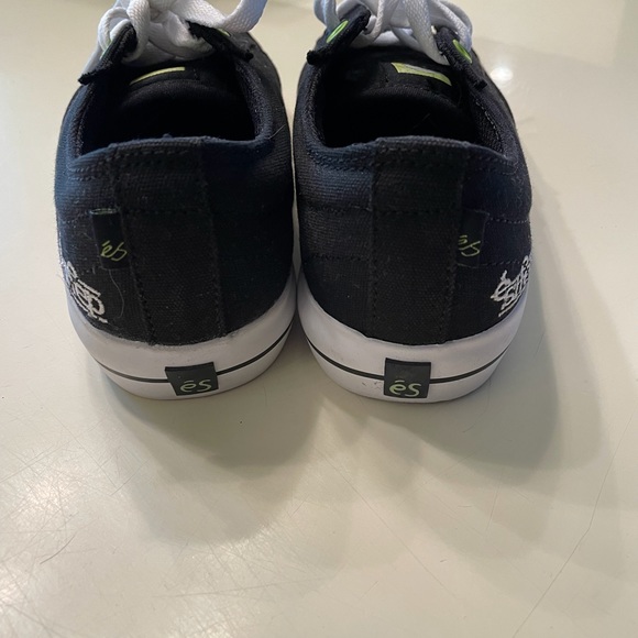 🎄🎄NWOB ES mens Skate sneaker. - Picture 4 of 6